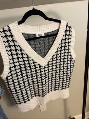 Princess Polly Black & White Houndstooth V-Neck Sweater Vest